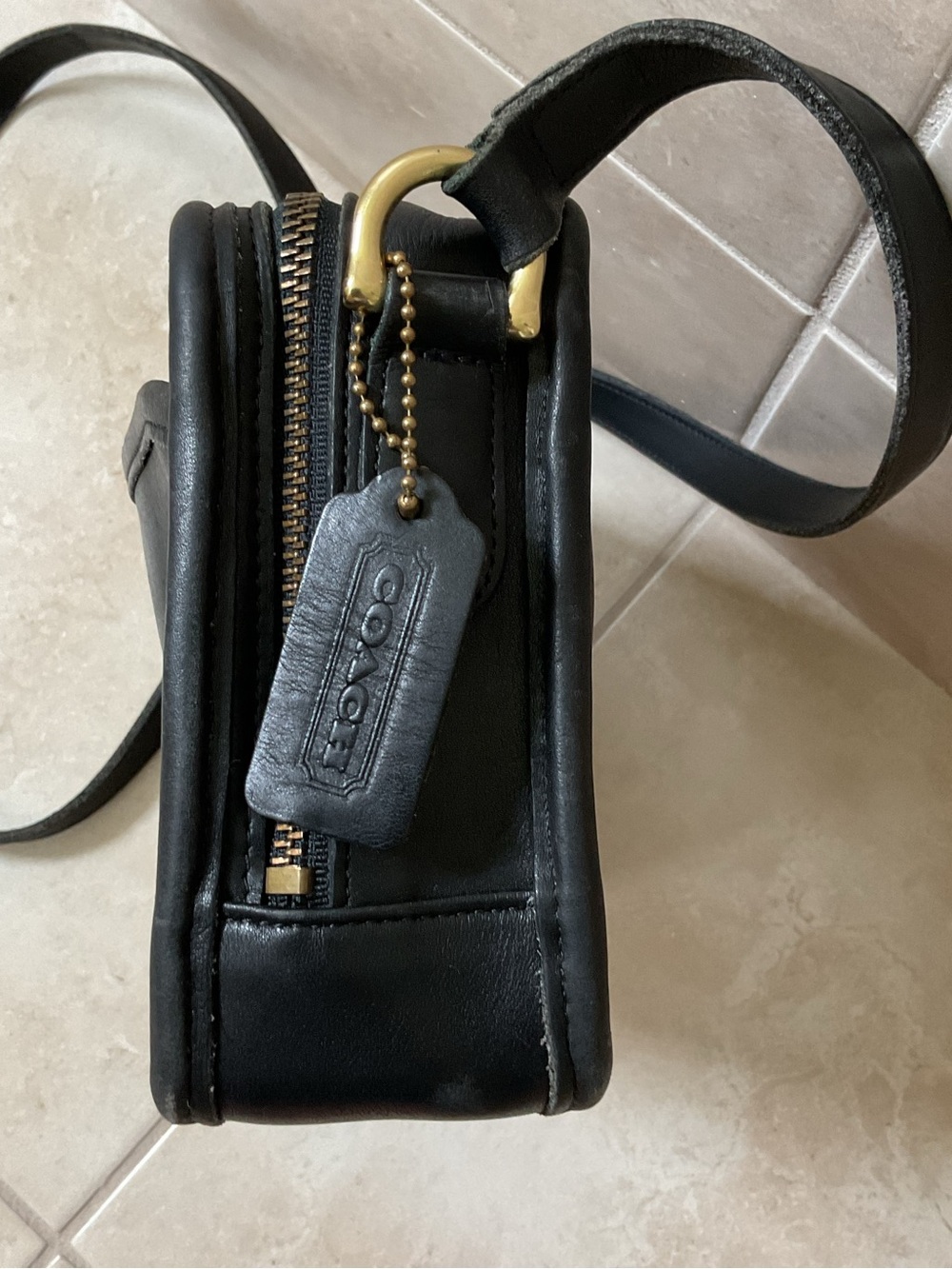 Vintage Coach Black Leather Swingpack 9974 Multi-Compartment Bag - Picture 13 of 16